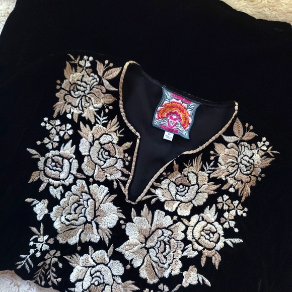 🍒NWOT🍒 JOHNNY WAS OLENNA VELVET TUNIC - Picture 2 of 7